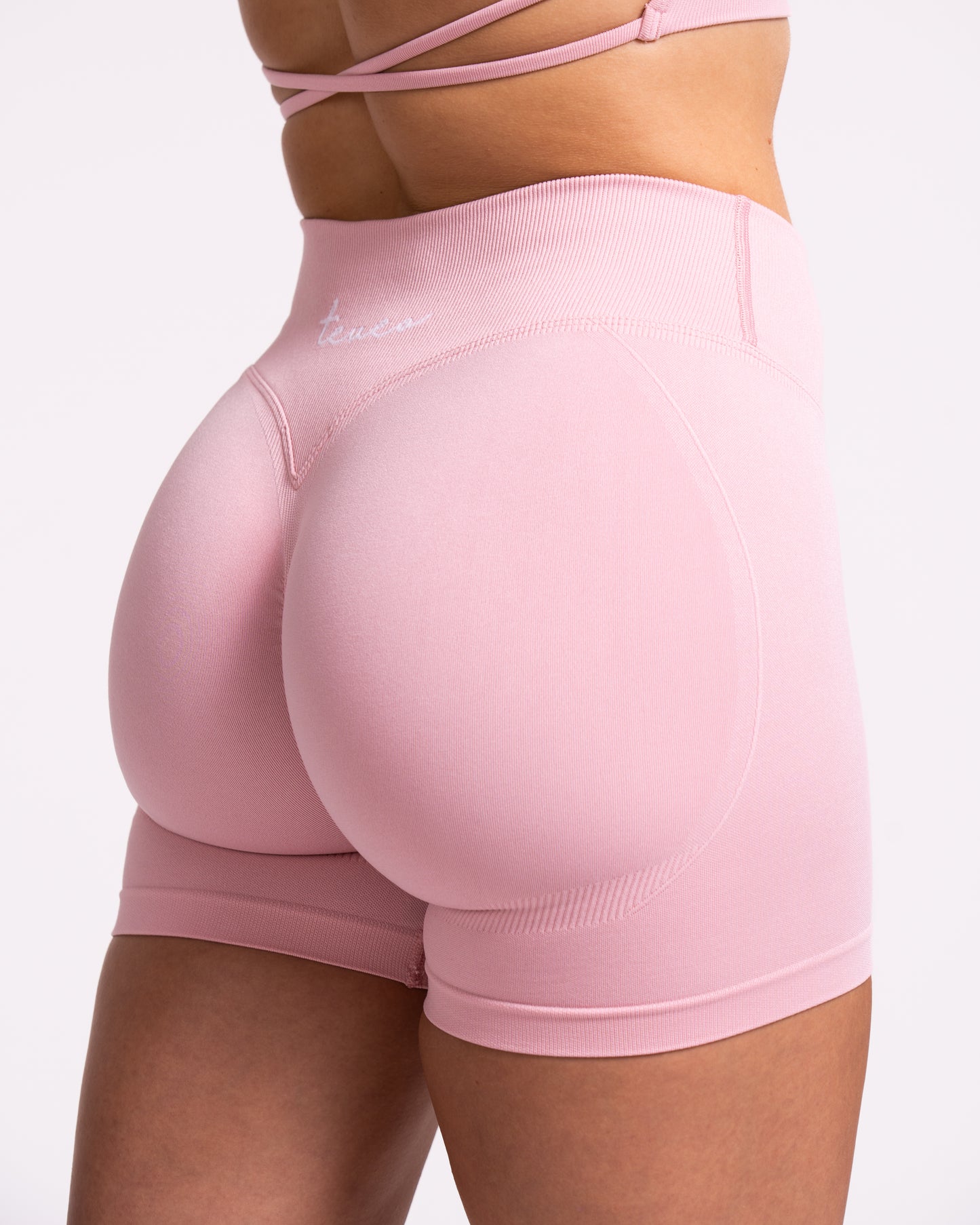 Fearless V-Shape Covert Scrunch Short "Rosa"